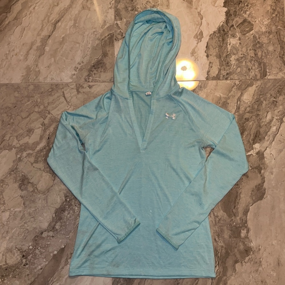Women’s under armour pullover hooded long sleeve shirt